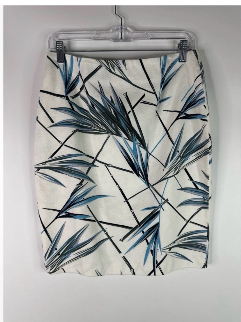 White Hous Black Market White Tropical Leaf Print Pencil Skirt
